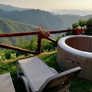  Casa vacanze Holidays Crasciana, Con Terrazza Vista Sulle Alpi Apuane. Italia